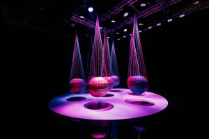 euphoria – art is in the air, la mostra di balloon museum motorefisico, swing, 2023