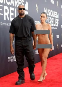 kanye west e bianca censori moda, creatività e controversie 4