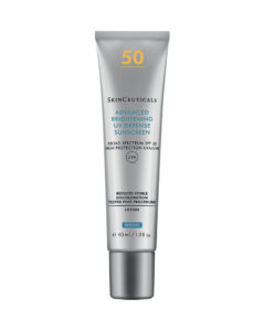 la protezione efficace dall’azione correttiva skc advanced brightening uv defense sunscreen spf50 40 ml
