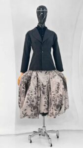 anteprima moda primavera estate 2026 il fascino del grigio (2)