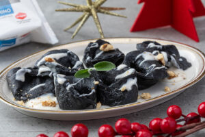 menu natale ricette esclusive con formaggi d’eccellenza ravioli nero seppia e stracchino natale web (1)