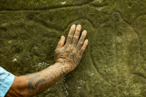isole di tahiti la magia segreta di tatuaggi e mana nuku hiva © grégoire le bacon