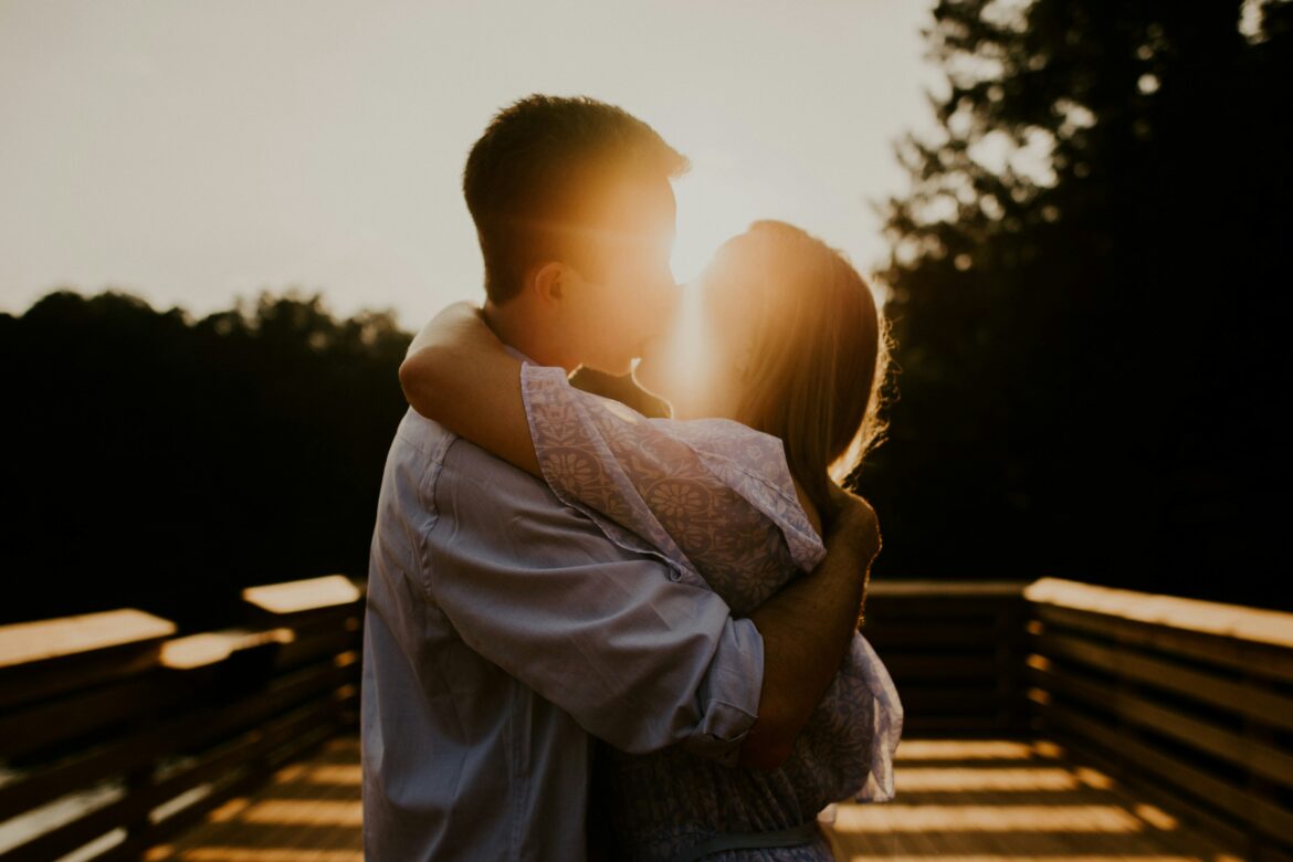 [brush] international kiss day fonte unsplash