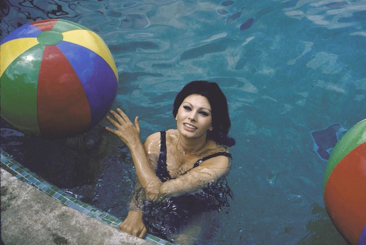 Sophia Loren piscina ph X