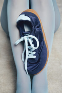 ecco quali tendenze sneakers 2026 domineranno i look (2)