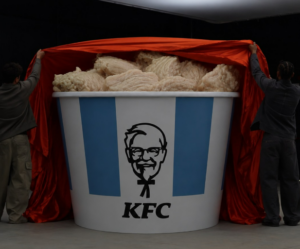 tatuaggio folle con kfc pollo fritto gratis a vita! (3)
