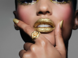 labbra glossy e oro la tendenza gioielli che seduce il web (3)